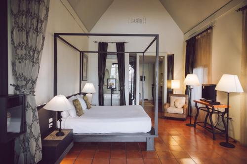 iuDia Hotel Room Type - Superior King Room