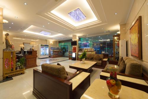 Shared lounge/TV area