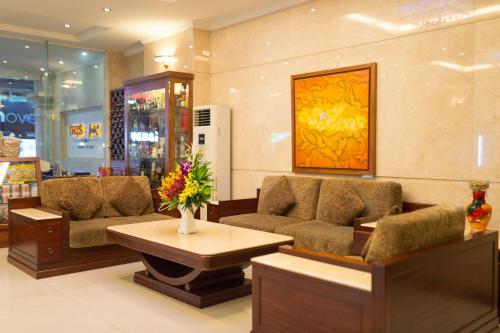 Shared lounge/TV area