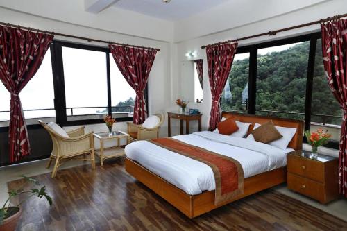 Double Room with Mountain View