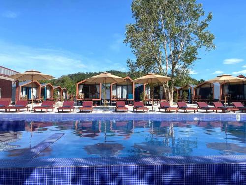Swimming pool, Royal C Resort in Koh Rong