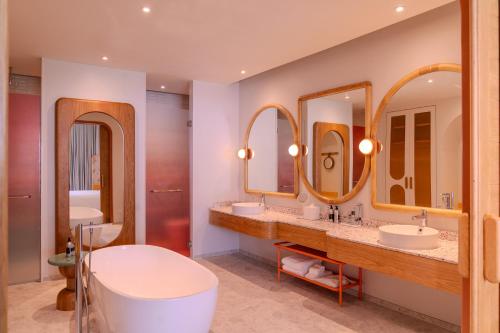 room detail thumbnail 2