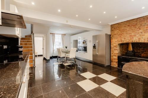 Chic City House | Hyde Park & Oxford St.