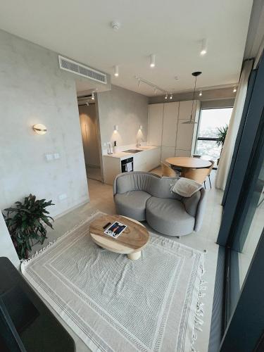 Luxury 360 Sea View 27th Floor Apartment in Mercury Tower, St. Julian’s