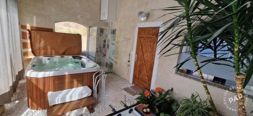 Gyógyfürdő, Villa attrayante avec piscine privée à Montlaur-en-Diois (Villa attrayante avec piscine privee a Montlaur-en-Diois) in Luc-en-Diois