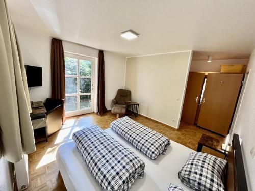1 queen bed