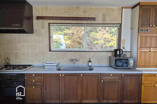 Large Beachfront Island Villa Sleeps 16 Ideal for Groups