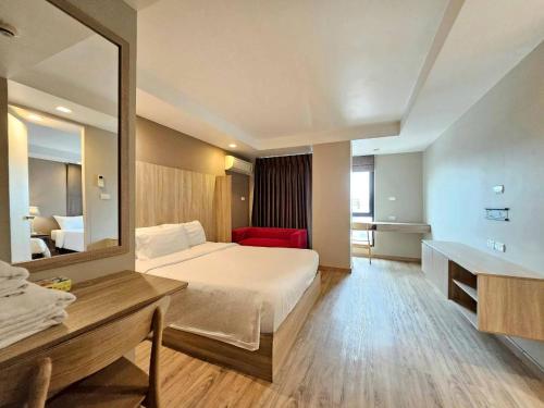 บ้านธันวา (Baan Tanwa) near สถานีรถไฟฟ้าใต้ดินลาดพร้าว