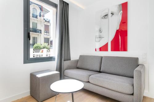 Luxury two-Bedroom Apartment with Terrace image 3