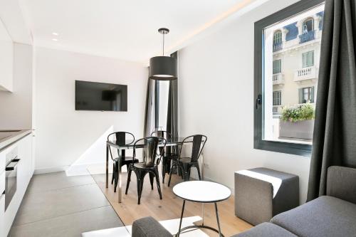 Luxury two-Bedroom Apartment with Terrace image 4