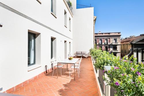 Luxury two-Bedroom Apartment with Terrace image 5
