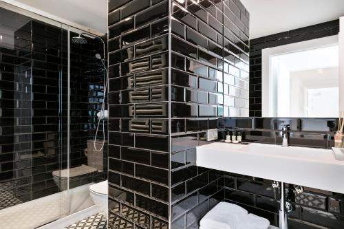 Luxury two-Bedroom Apartment with Terrace image 9