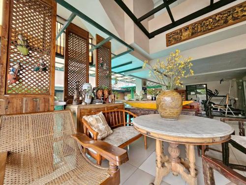 บ้านธันวา (Baan Tanwa) near สถานีรถไฟฟ้าใต้ดินลาดพร้าว