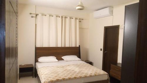 New and Modern 3 BHK Apartment in Karachi - image 6