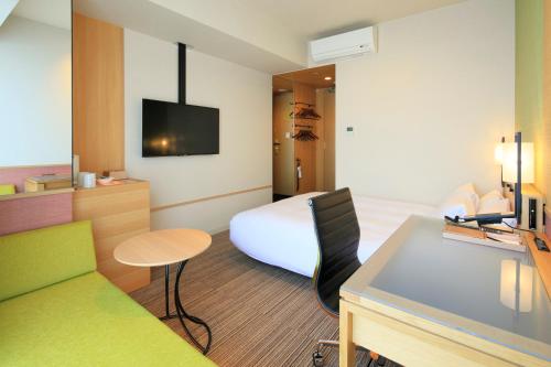 room detail thumbnail 1