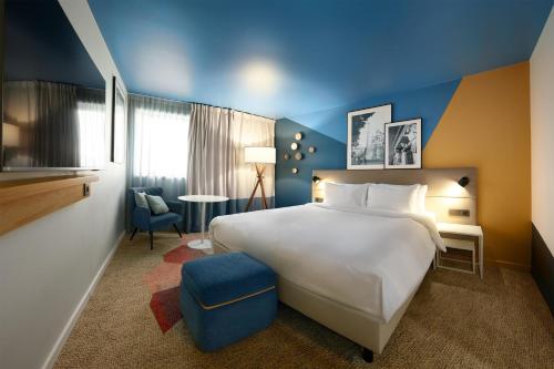 room detail thumbnail 1