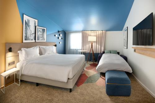 room detail thumbnail 1