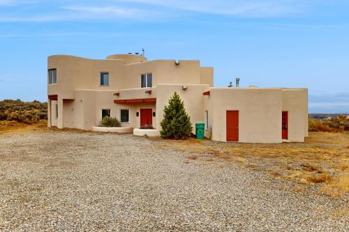 Southwest Stunner in Ranchos de Taos, USA