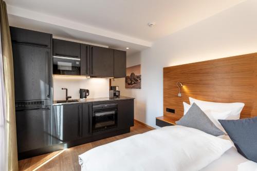 1 king bed, 1 sofa bed