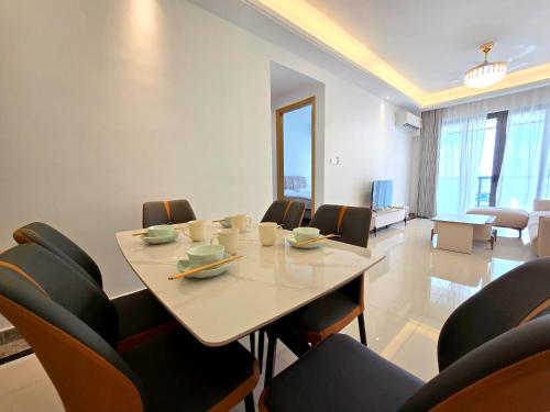 Sea View R&F Princess Cove Seine Region near Shami Banana Leaf Delights