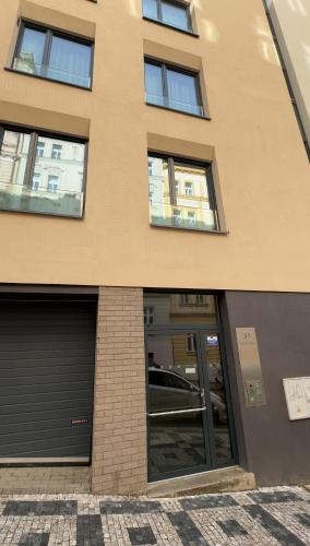 Urban studio with balcony, Прага (фото 3)