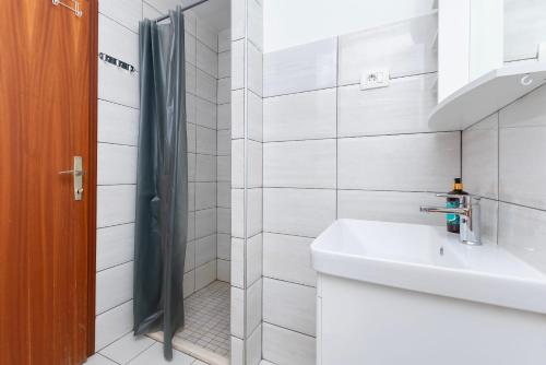 Apartment Vela - with parking - image 11