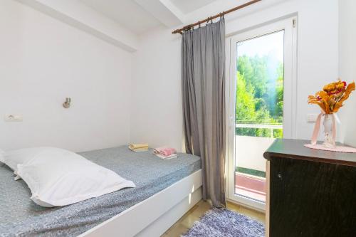 Apartment Vela - with parking - image 9