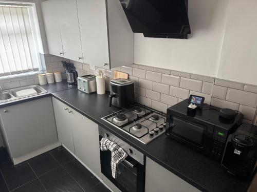 Knotty Ash - 3 Beds - Sleeps 6 - On-Site Parking in Croxteth