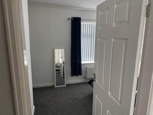 Knotty Ash - 3 Beds - Sleeps 6 - On-Site Parking in Croxteth
