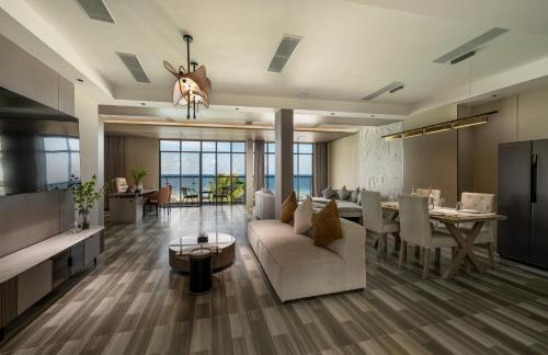 gedeelde lounge/tv-ruimte, Wings by Hawks Hotel Kamadhoo Baa Atoll in Baa Atoll