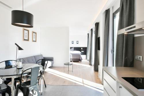 One-Bedroom Apartment image 9