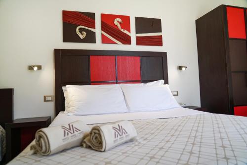 1 queen bed, 1 twin bed