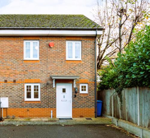 Three Bed House Maidenhead - Parking gîte à louer Furze Platt Railway Station