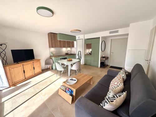 Appartement neuf T3 en hyper centre, clim, parking