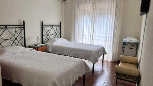 2 twin beds