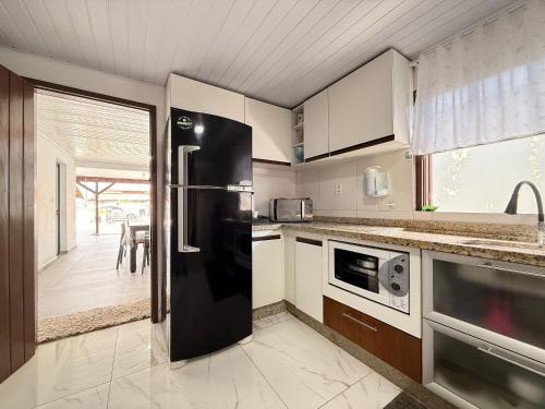 BS01- Casa com Piscina Aquecida e Churrasqueira in Balneário Barra do Sul