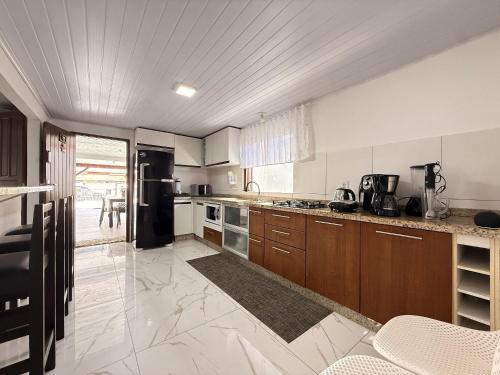 BS01- Casa com Piscina Aquecida e Churrasqueira in Balneário Barra do Sul
