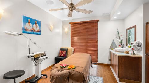 Spa, Moorings Yacht Club in Great Mountain