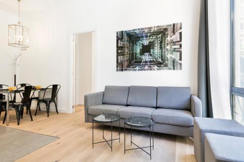 Deluxe Two-Bedroom Apartment image 9
