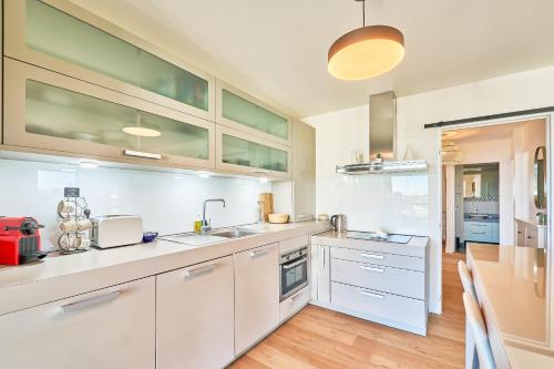 廚房, Astrolabe - 2 bedrooms - Cozy and new - Balcony in 瑟松塞維涅