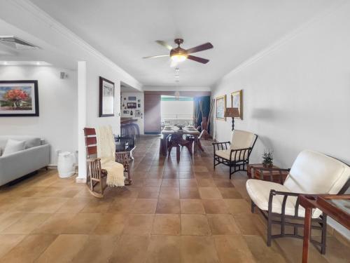 Sunny Rio Mar Escape With Balcony Beach n Pool in Rio Grande