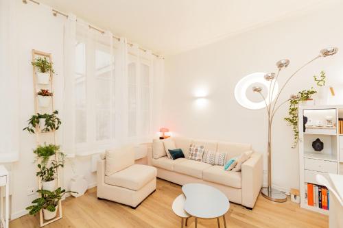 Nice and comfortable nest near the Eiffel Tower - image 5