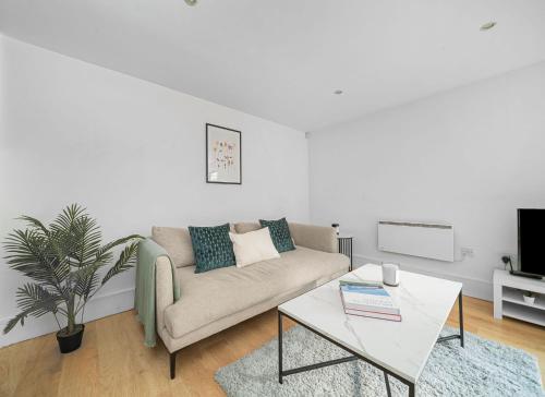 BnBNova - King's Cross - 2BR 2BA with Terrace - image 4