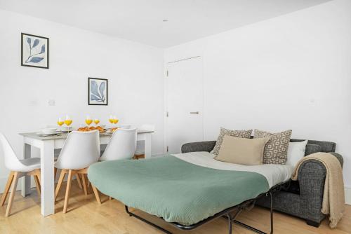 BnBNova - King's Cross - 2BR 2BA with Terrace - image 11
