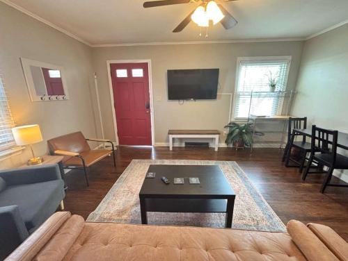 Housepitality- The Bungalow -2 BR in Columbus, USA