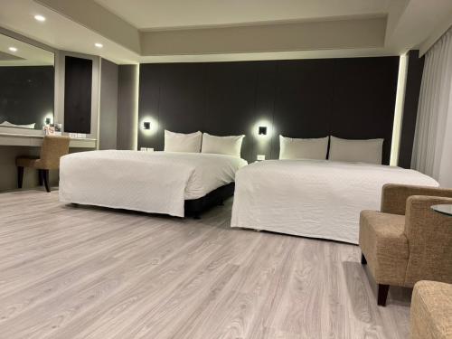 2 queen beds