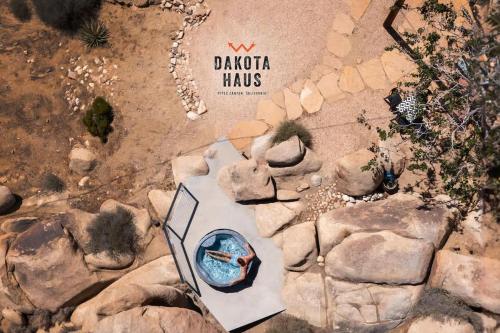 Dakota Haus Panoramic Boulder Views in Pioneertown, USA