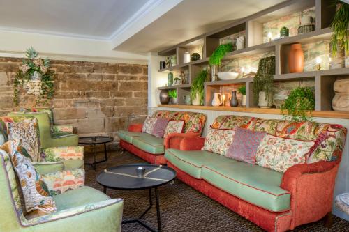 Pub/Lounge, The Warwick Arms Hotel - The Coaching Inn Group in Warwick