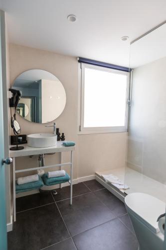Hotel 54 Barceloneta - image 9