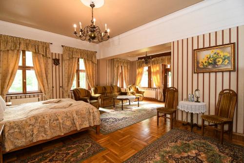 Deluxe One-Bedroom Apartment with Garden View